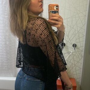 Black mesh crochet see through top One
Size